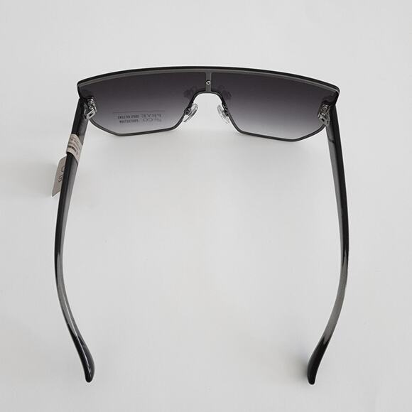 Frye Retro Oversized Squared Shield Sunglasses 100% UV Black Gray main image 4